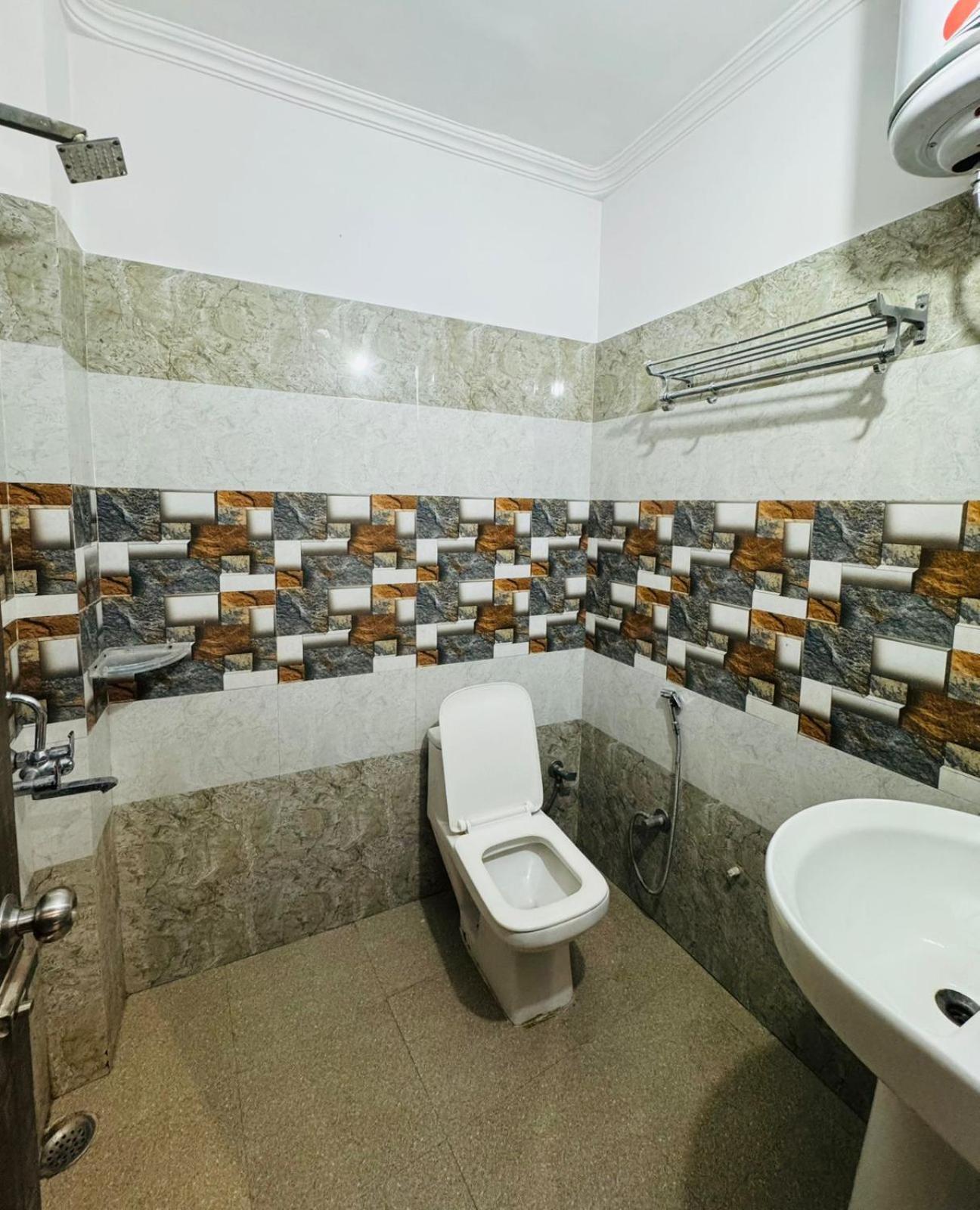 Hotel Pearl Inn Rudrapur Exterior foto