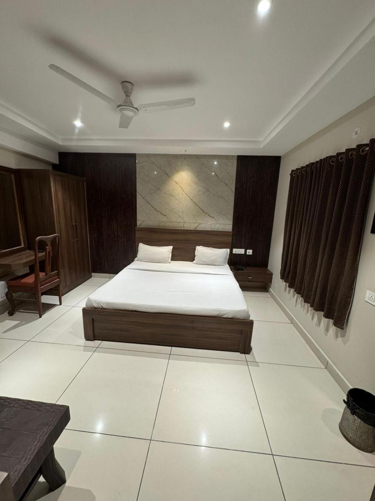 Hotel Pearl Inn Rudrapur Exterior foto